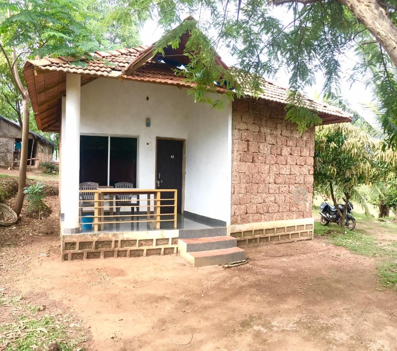 White Elephant Restaurant & Cottages Gokarna Gokarna  Luaran gambar